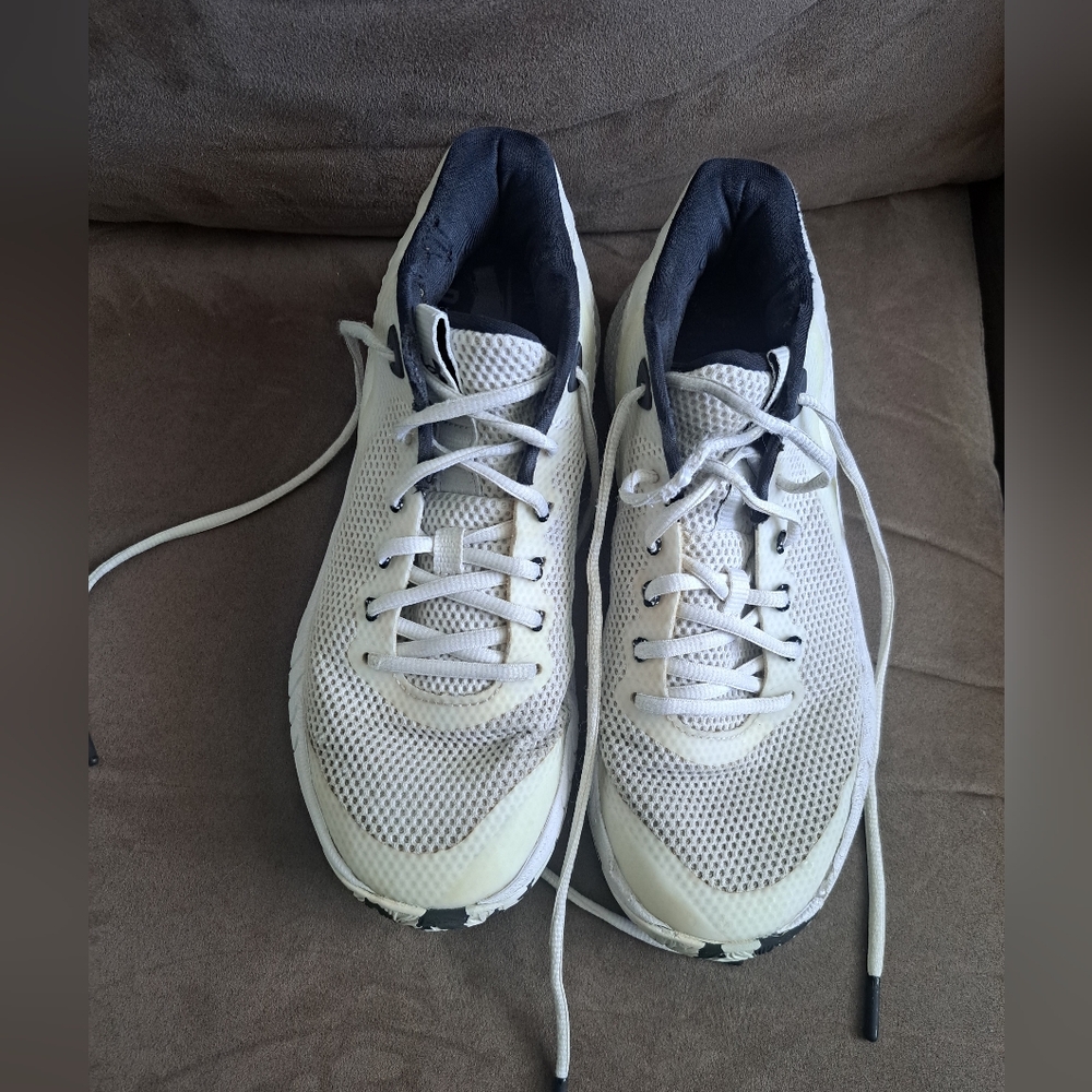 Under Armour Women's HOVR Breakthru Basketball Shoe 3024398-100 -  White - Sz 9